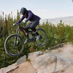 Dropdown Link Image//www.thepearlizumi.com/cdn/shop/files/BikePI-S23-MTB-Winter-Park-1096-1000x667-1aefa07_1_282x.jpg?v=1713469237